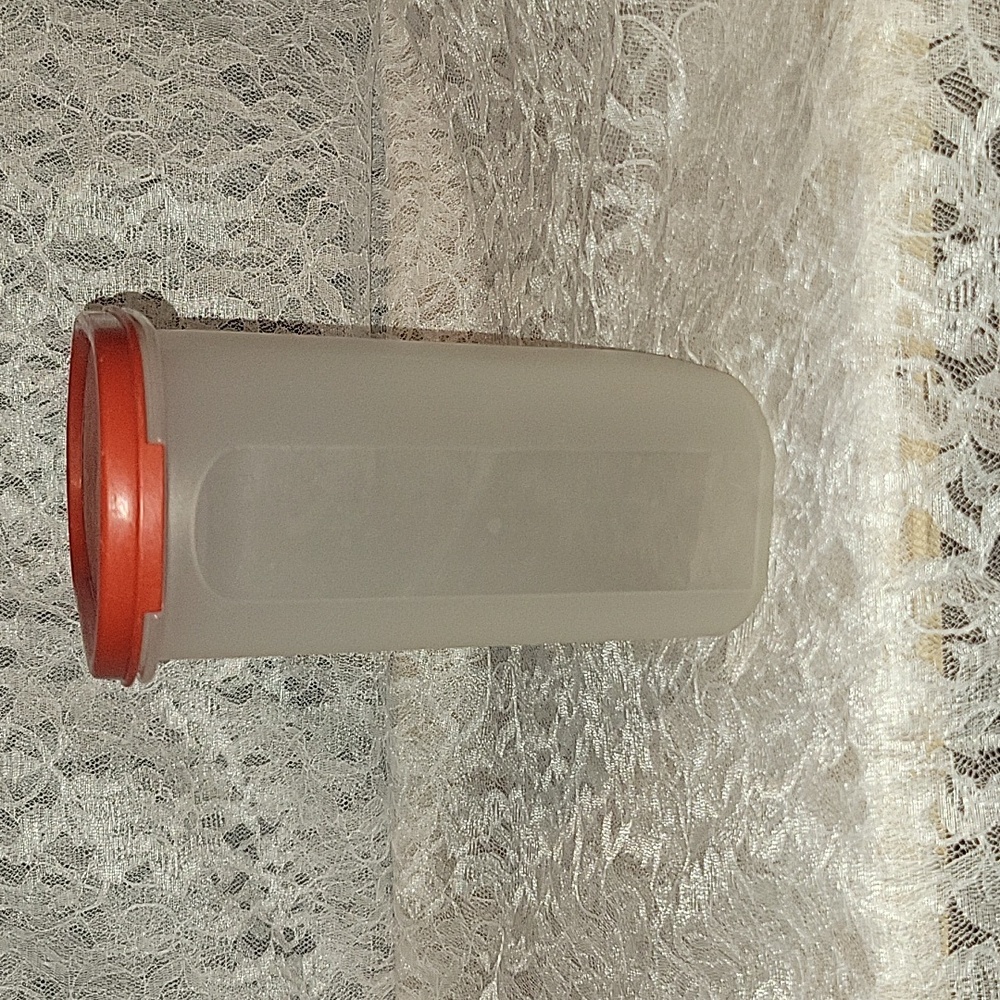 Tupperware: Container with Lid - Picture 4 of 8